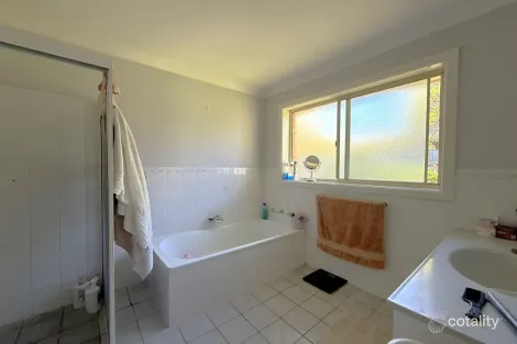 Property photo of 48 Pineview Circuit Young NSW 2594