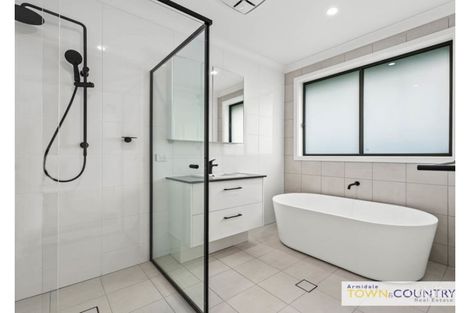 Property photo of 20 Bruce Close Armidale NSW 2350