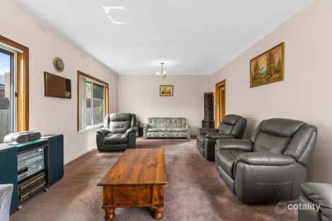 Property photo of 7 Mitchell Court Moe VIC 3825