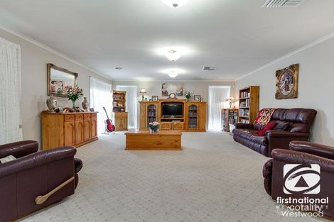 Property photo of 10 Riverex Place Hoppers Crossing VIC 3029