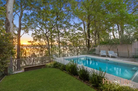 Property photo of 3 Pixie Avenue Green Point NSW 2251