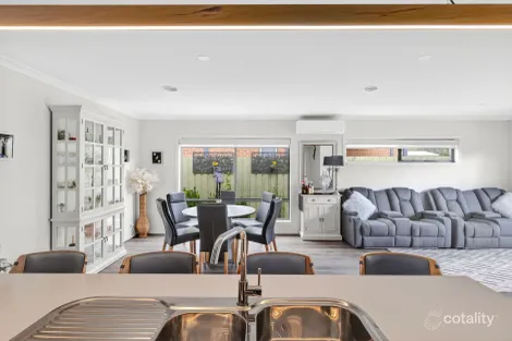 Property photo of 8 Cardamon Street Armstrong Creek VIC 3217