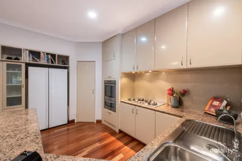 Property photo of 20 Calpin Crescent Attadale WA 6156