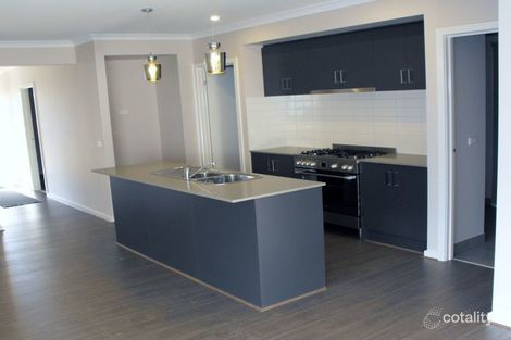 Property photo of 4 Winlaton Way Woodend VIC 3442