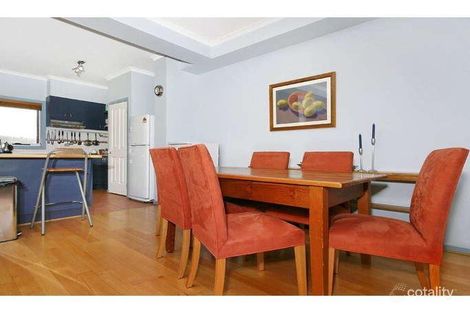 Property photo of 18 Lascelles Square Kensington VIC 3031