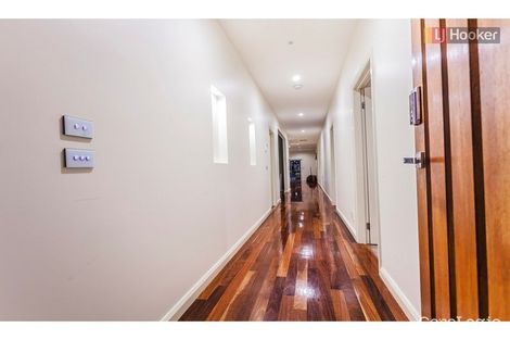 Property photo of 64 Bridgehaven Drive Craigieburn VIC 3064