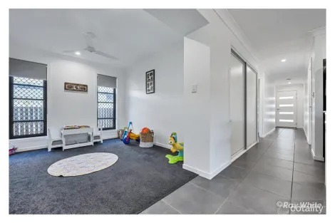 Property photo of 64 Varsity Crescent Norman Gardens QLD 4701