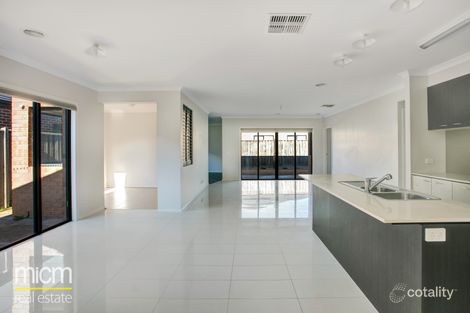 Property photo of 11 Martaban Crescent Point Cook VIC 3030