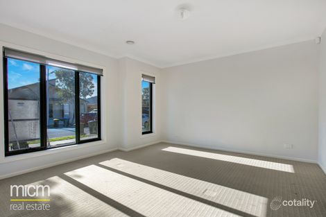 Property photo of 11 Martaban Crescent Point Cook VIC 3030