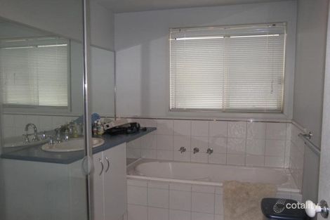 Property photo of 18 Grevillea Avenue Kangaroo Flat VIC 3555