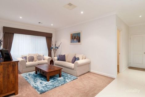 Property photo of 18 Kingston Way Mooroolbark VIC 3138
