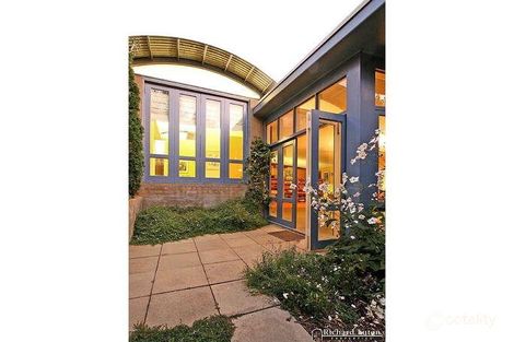 Property photo of 7 Finniss Crescent Narrabundah ACT 2604