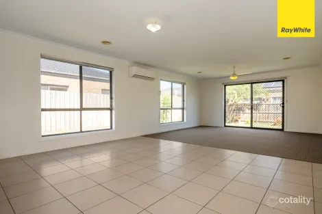 Property photo of 2 Stipa Place Brookfield VIC 3338