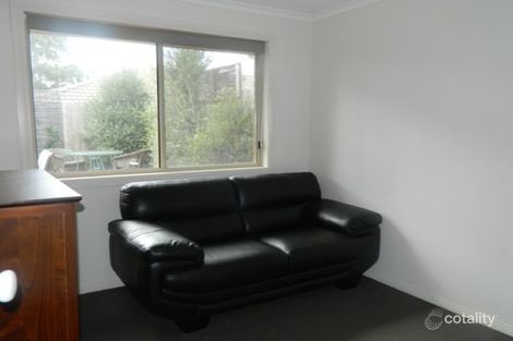 Property photo of 32 Chestnut Chase Pakenham VIC 3810