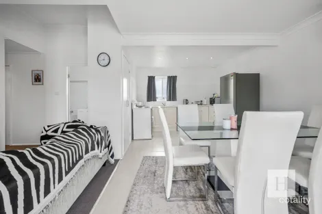 Property photo of 80 Catherine Street Mannering Park NSW 2259