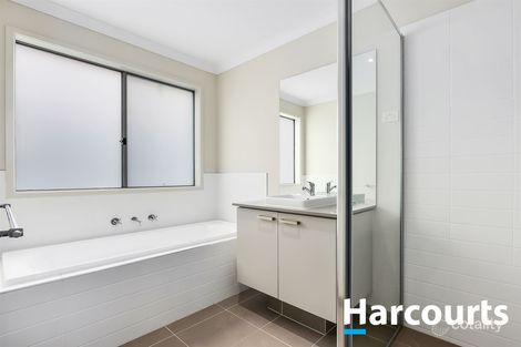 Property photo of 11 Canopy Grove Cranbourne East VIC 3977