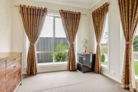 Property photo of 32 Bunnorong Street Tarneit VIC 3029