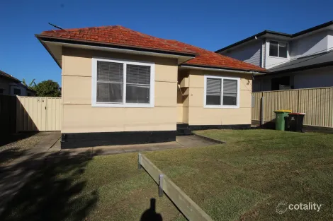 15 Wilbur St, Greenacre, NSW 2190