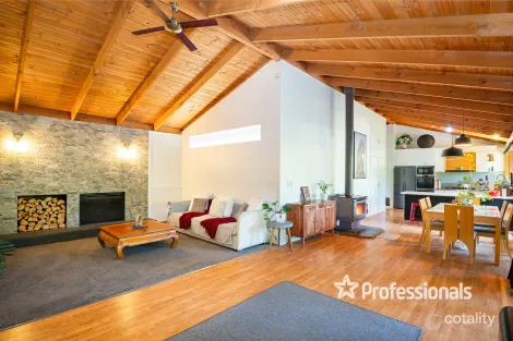 Property photo of 3 Boronia Road Warburton VIC 3799