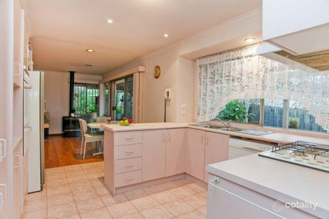Property photo of 32 Warbler Walk South Morang VIC 3752