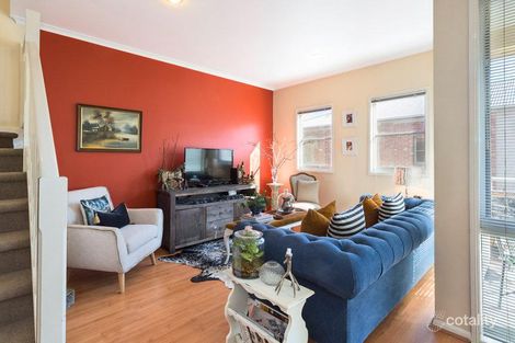 Property photo of 4/162 Stockmans Way Kensington VIC 3031