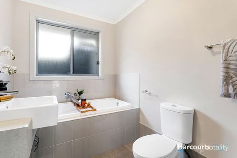 Property photo of 27 The Glenn Morphett Vale SA 5162