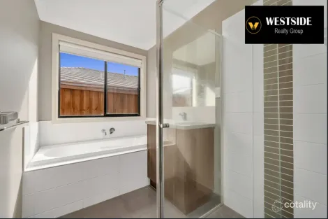Property photo of 11 Lamaro Way Wyndham Vale VIC 3024