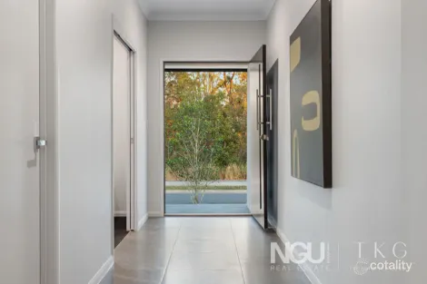 Property photo of 60 Quartz Crescent Collingwood Park QLD 4301