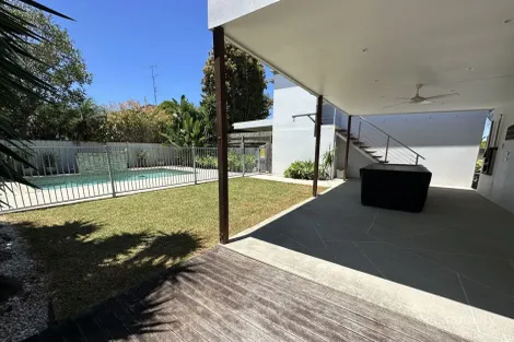Property photo of 2/83 Mountain View Avenue Miami QLD 4220