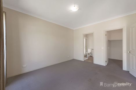 Property photo of 6 Petrel Circuit Pakenham VIC 3810