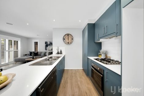 Property photo of 1 Elaroo Place Jerrabomberra NSW 2619