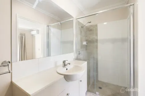 Property photo of 2/15 Cranley Street South Toowoomba QLD 4350