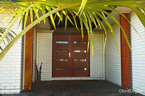 Property photo of 6 Harrison Circuit Urangan QLD 4655