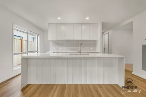 11 Saltcoats Rd, Clyde North, VIC 3978