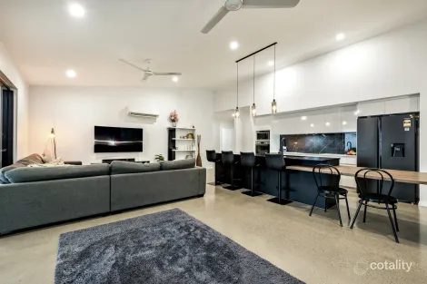 Property photo of 16 Lakeview Street Smithfield QLD 4878