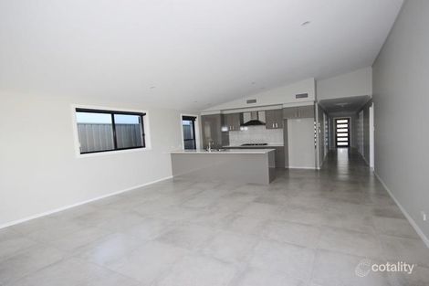Property photo of 66 Kidd Circuit Goulburn NSW 2580