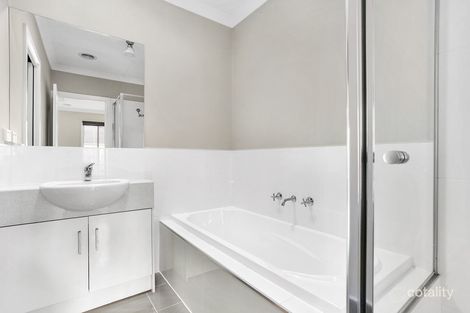 Property photo of 3/69 Dryden Concourse Mooroolbark VIC 3138