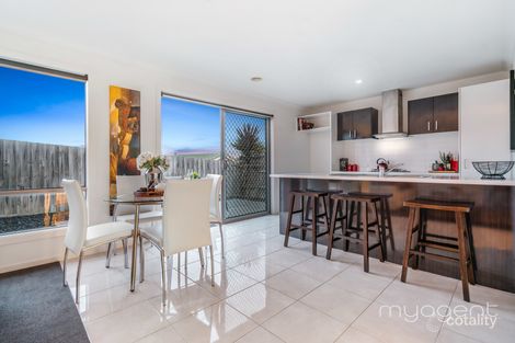 Property photo of 3/11 Hawk Avenue Pakenham VIC 3810