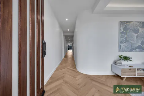 Property photo of 18 Rohab Crescent Mount Cottrell VIC 3024