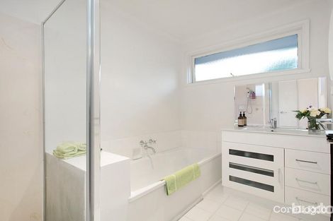 Property photo of 21 Charlton Street Bentleigh VIC 3204