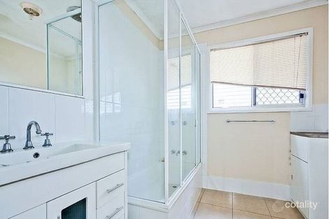 Property photo of 11 Longfellow Street Norman Park QLD 4170