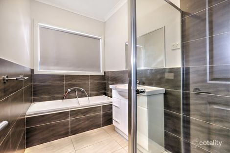 Property photo of 21 Waterbird Link Craigieburn VIC 3064