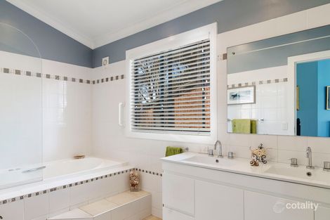 Property photo of 43 Jacaranda Avenue Elizabeth Beach NSW 2428