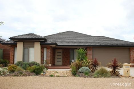 Property photo of 22 Kunuka Circuit Caroline Springs VIC 3023