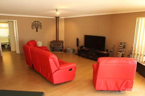 Property photo of 1 Hedges Place Burekup WA 6227
