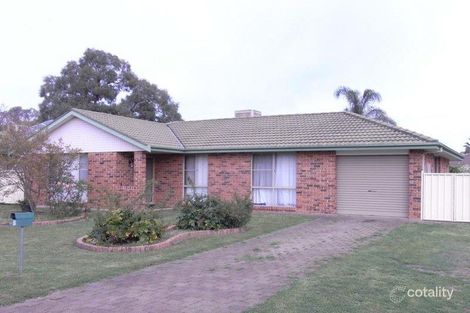 Property photo of 8 Baxter Place Westdale NSW 2340