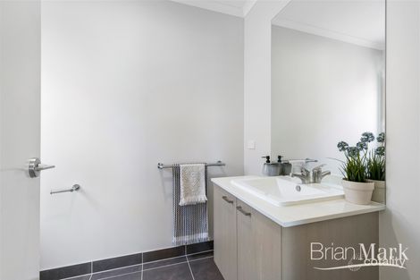 Property photo of 8 Brentham Crescent Werribee VIC 3030