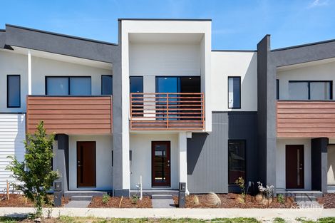 16 MILANO RD, BURNSIDE, VIC 3023