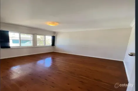 Property photo of 26 Parkland Avenue Macquarie Fields NSW 2564