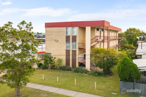 Property photo of 2/30 Shrapnel Road Cannon Hill QLD 4170